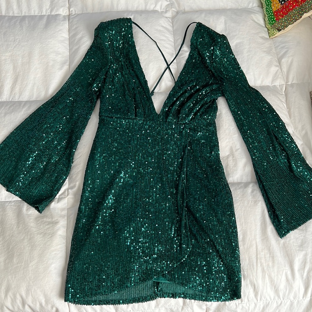 Perfect party dress. Green sequins! Fits perfectly and it’s super fun 💚